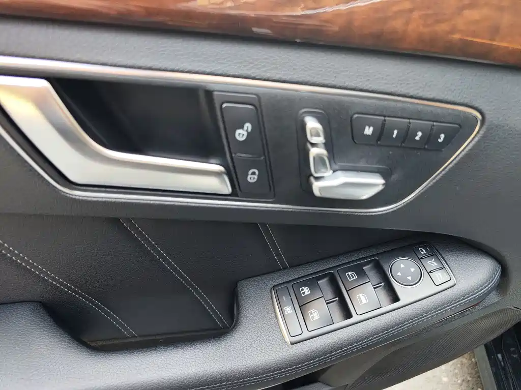 Mercedes-Benz E-Class — миниатюра 8
