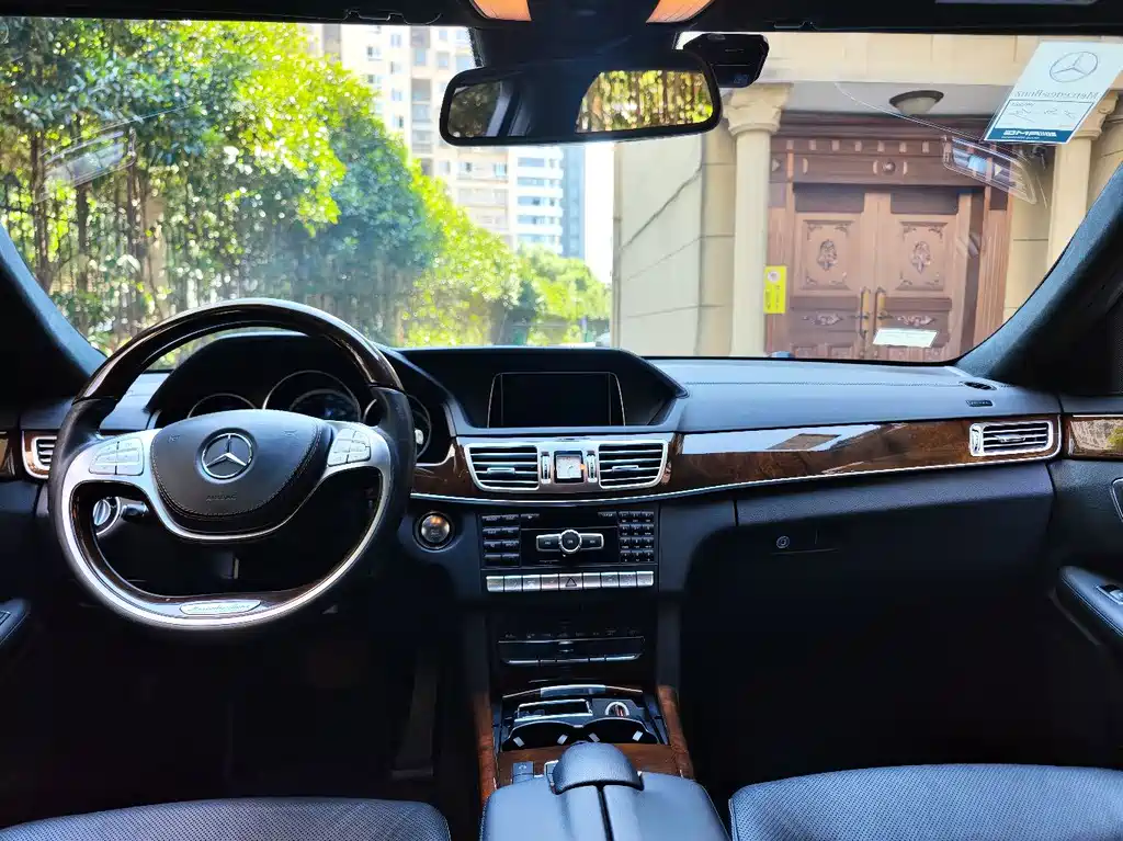 Mercedes-Benz E-Class — миниатюра 34
