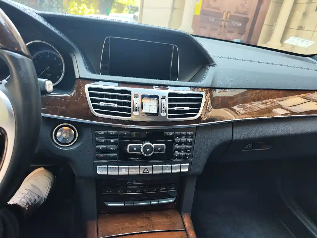 Mercedes-Benz E-Class — миниатюра 14