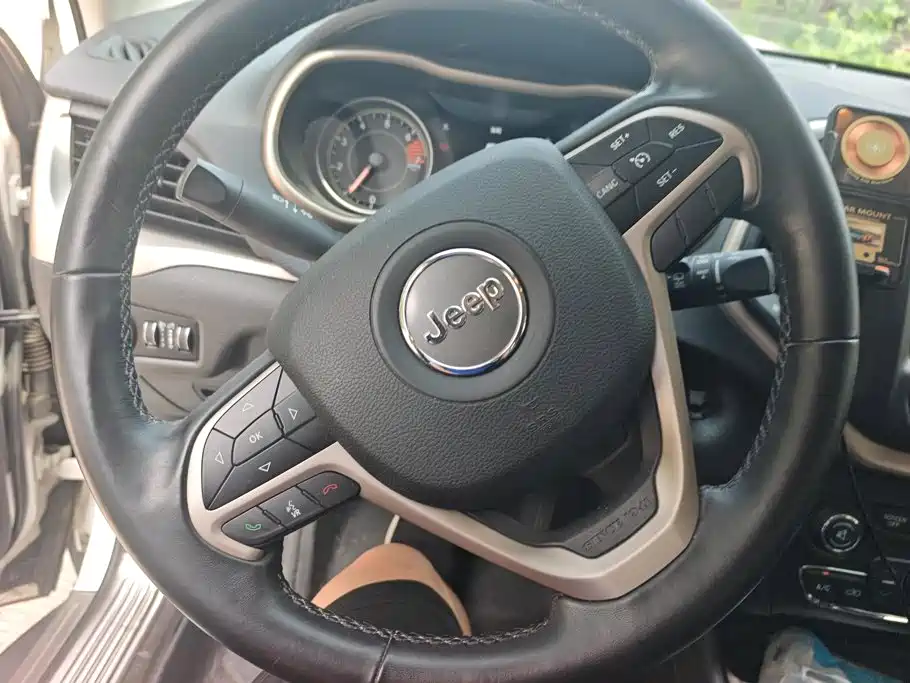 Jeep Cherokee — миниатюра 15