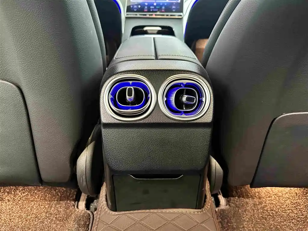 Mercedes-Benz C-Class — миниатюра 21