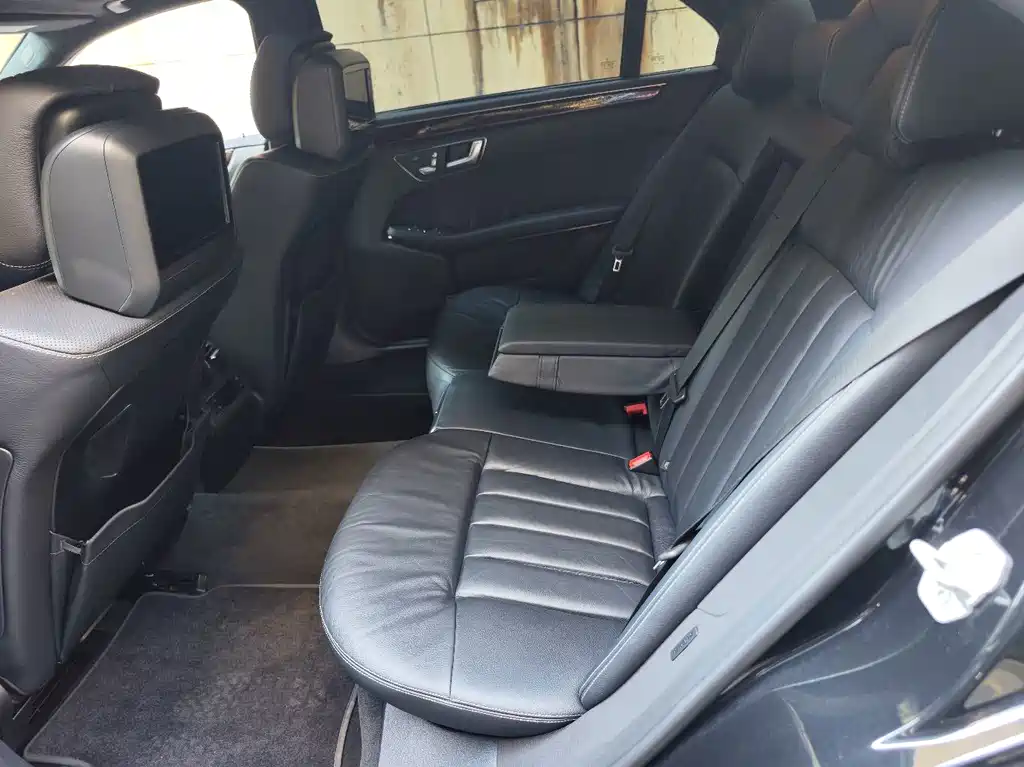 Mercedes-Benz E-Class — миниатюра 31