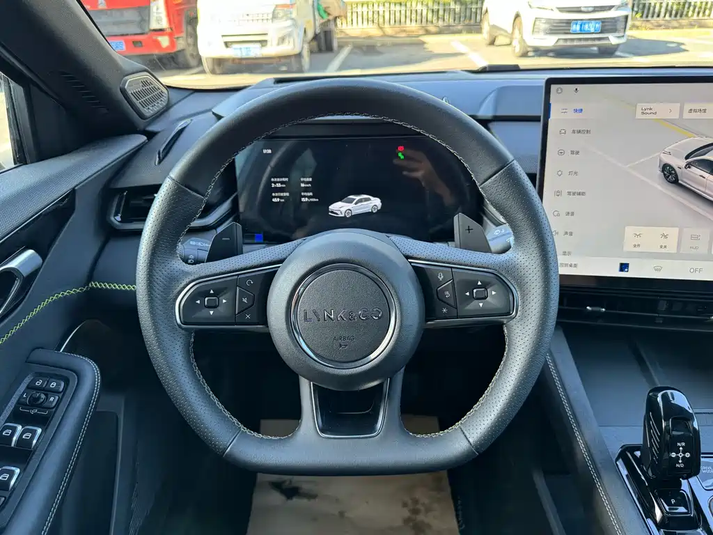 Lynk & Co 03 — миниатюра 7