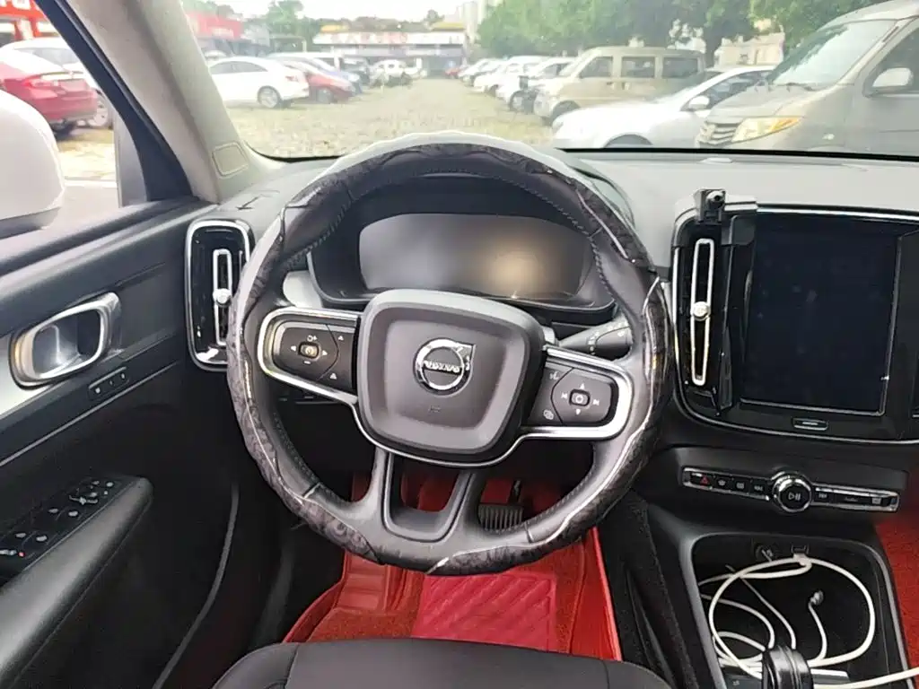 Volvo XC40 — миниатюра 11