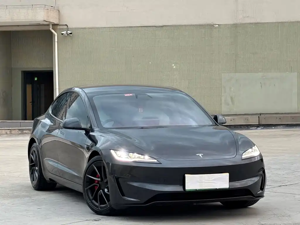 Tesla Model 3 — миниатюра 3