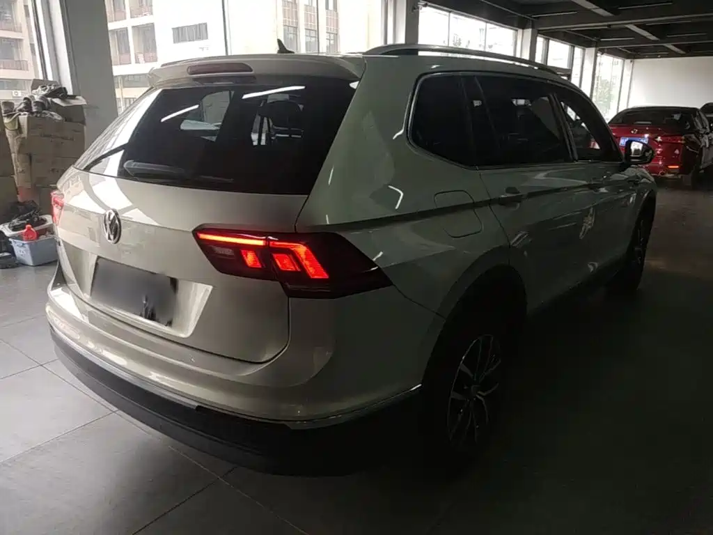 Volkswagen Tiguan L — миниатюра 7