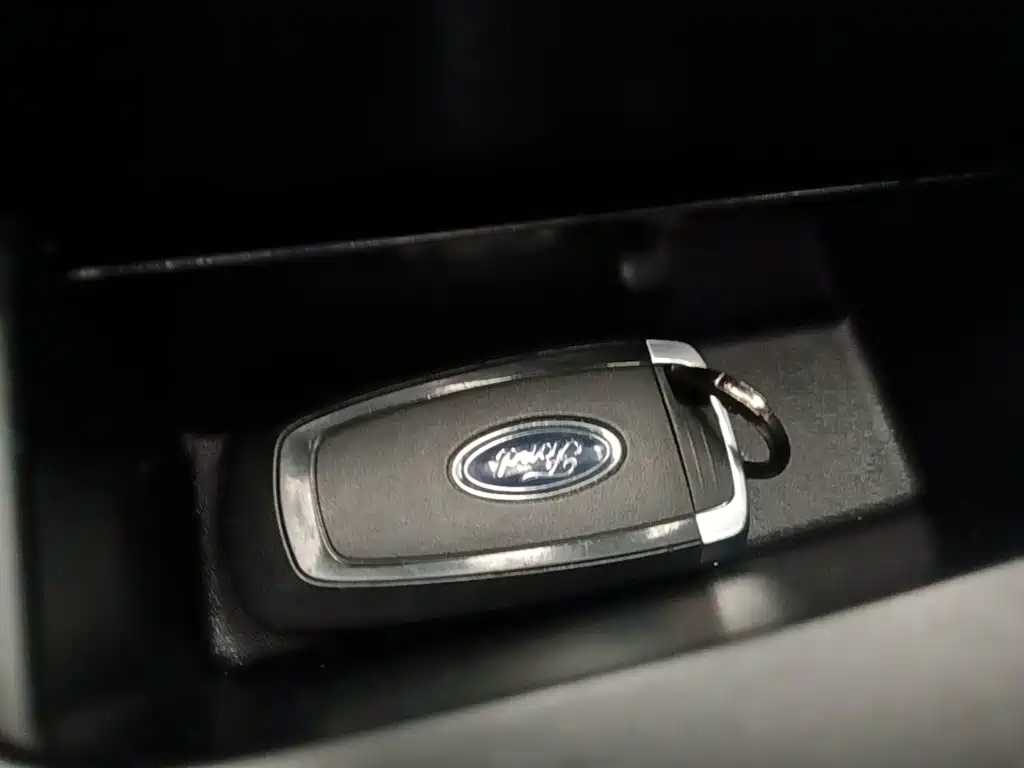 Ford Mondeo — миниатюра 9