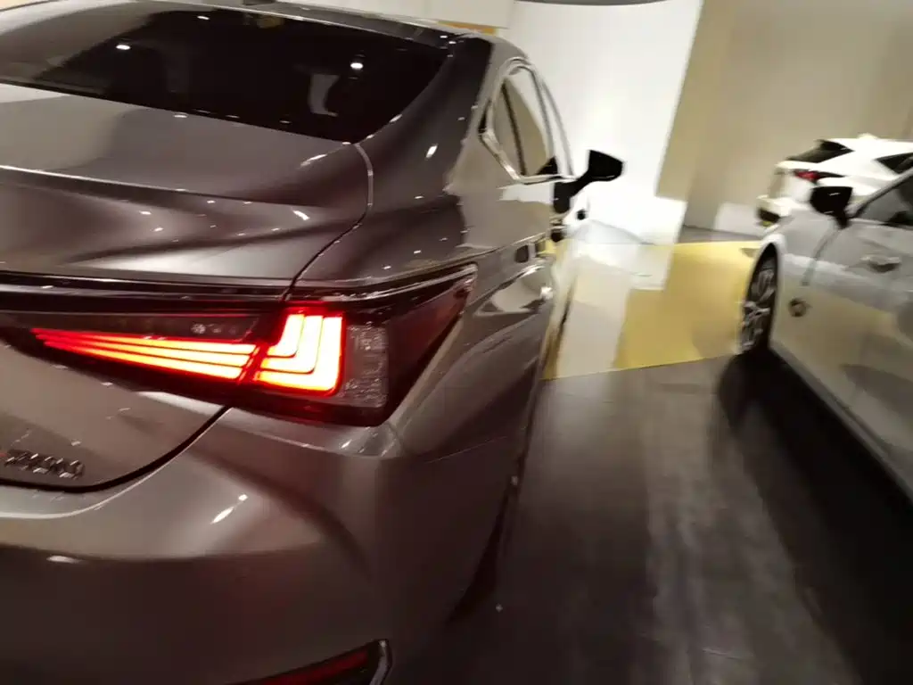 Lexus ES — миниатюра 8