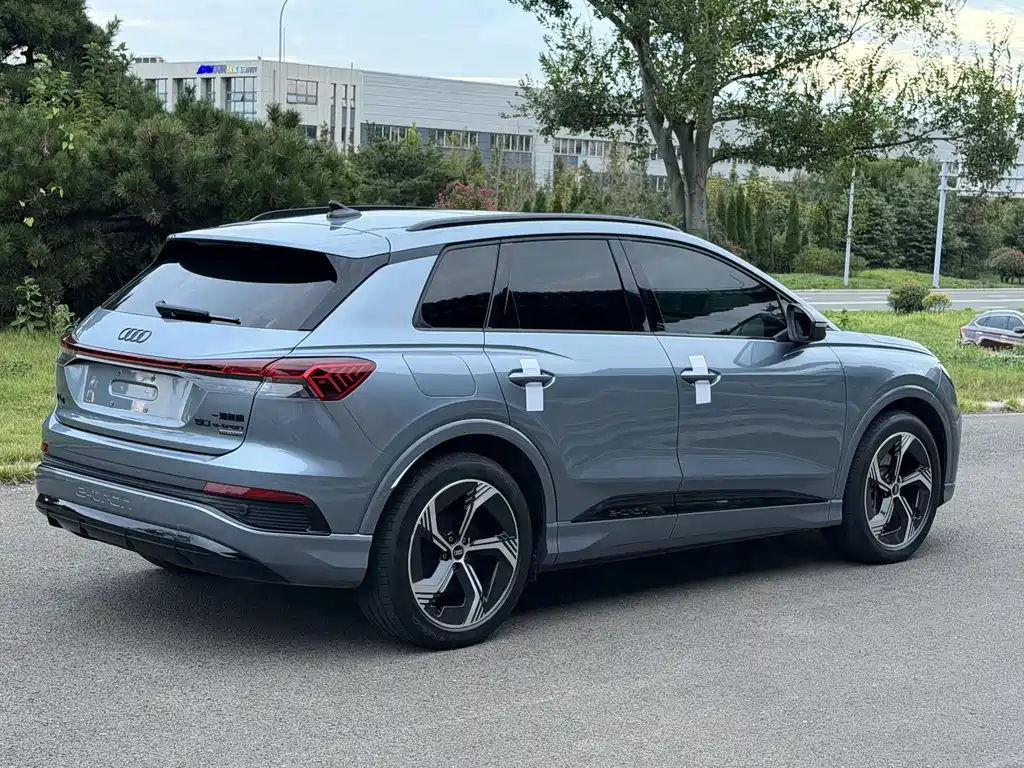 Audi Q4 e-tron — миниатюра 4