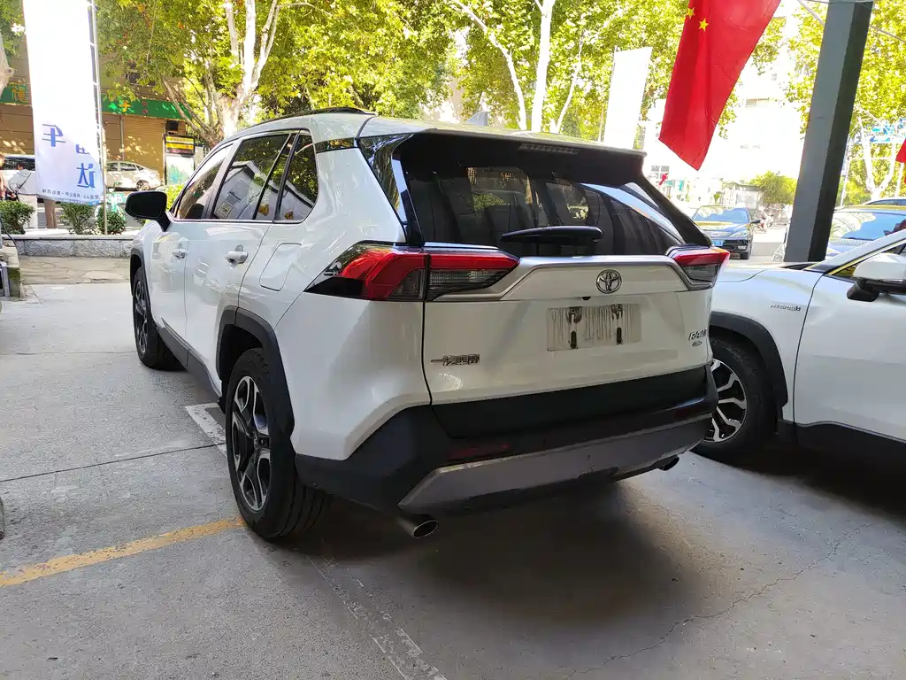 Toyota RAV4 — миниатюра 12
