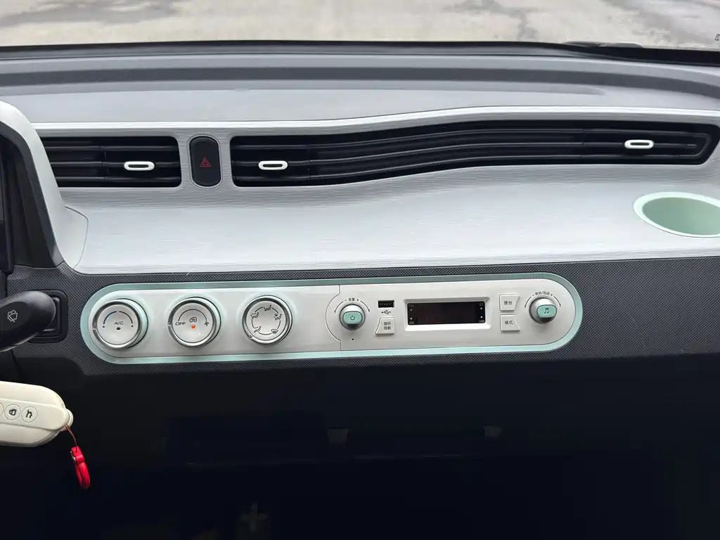 Wuling MINIEV — миниатюра 7