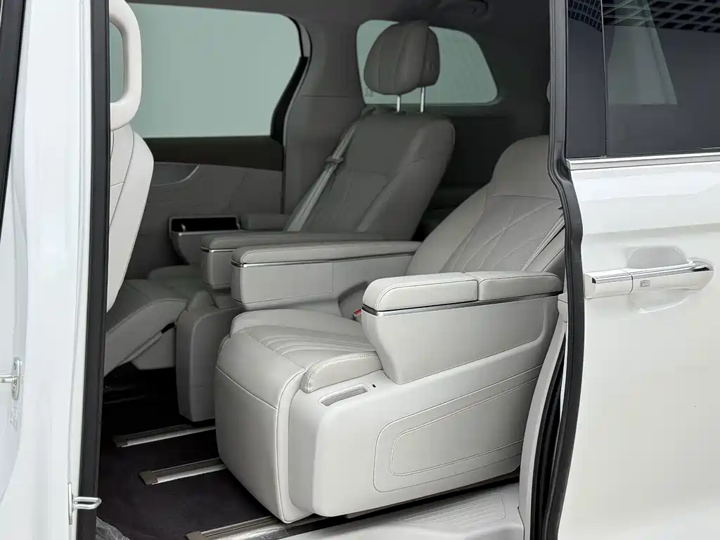 Roewe iMAX8 New Energy — миниатюра 6