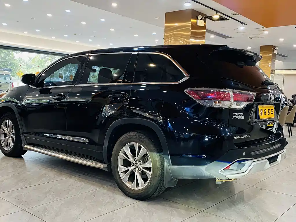 TOYOTA HIGHLANDER