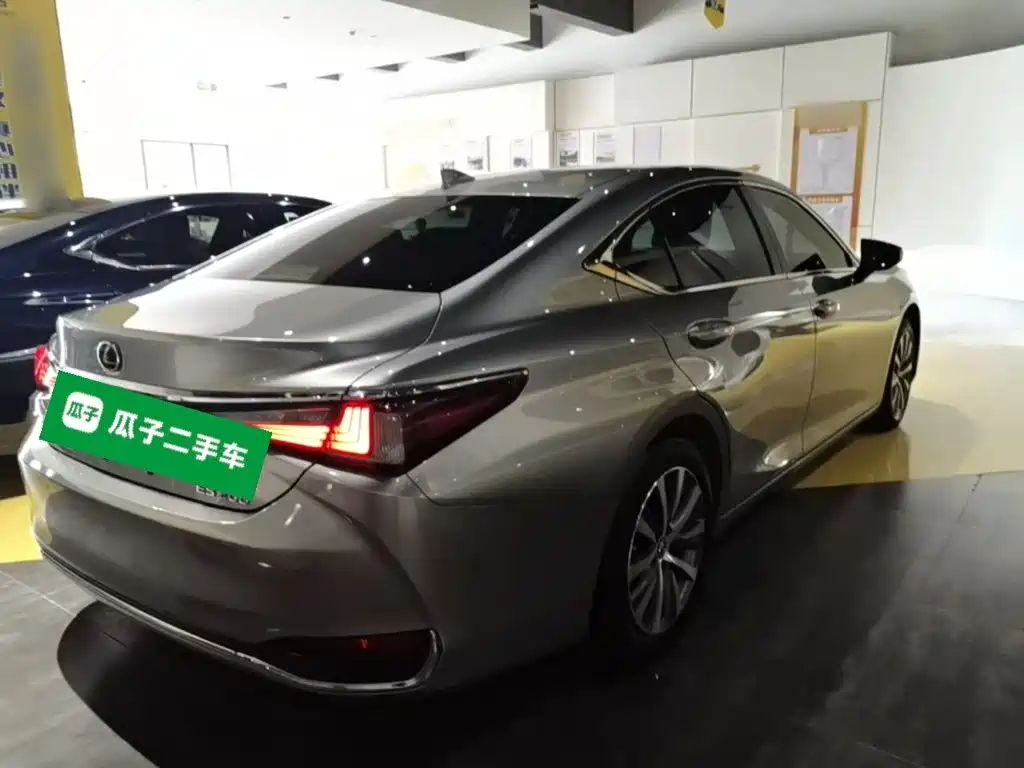 Lexus ES — миниатюра 7
