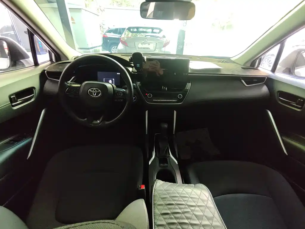 Toyota Corolla Cross — миниатюра 6