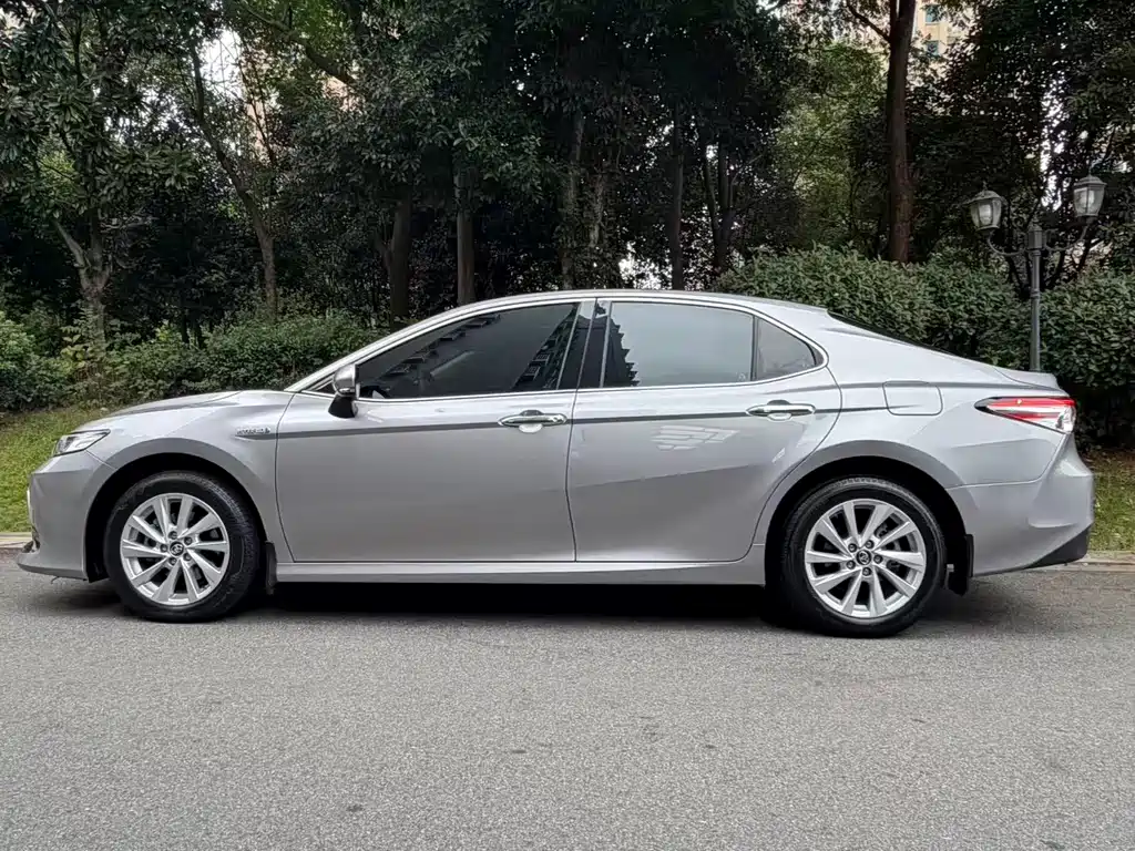 Toyota Camry — миниатюра 3