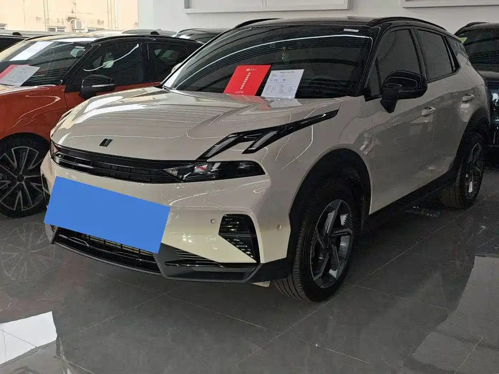 Lynk & Co 06
