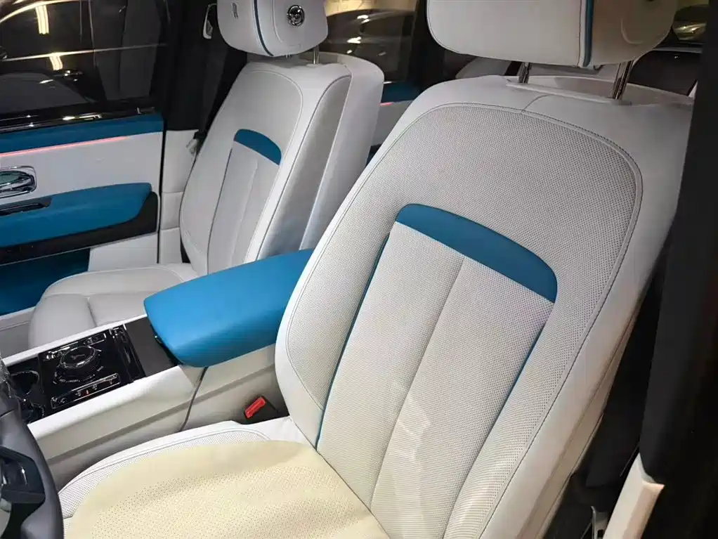 Rolls-Royce Cullinan 2018 мест