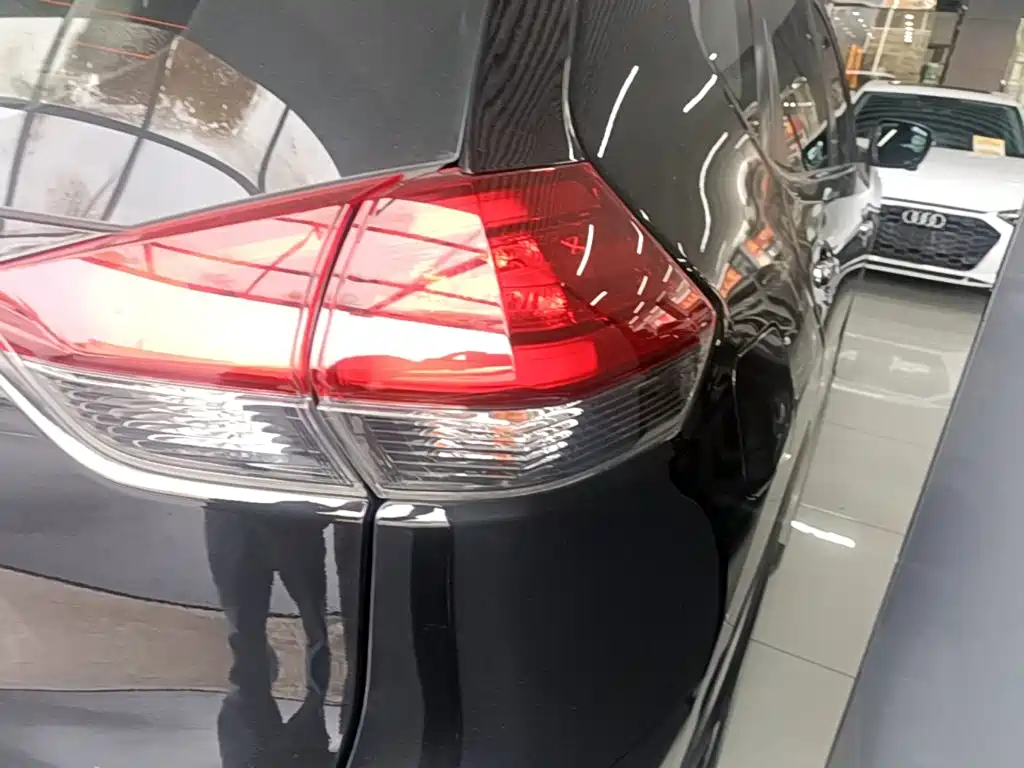 Nissan X-Trail — миниатюра 8