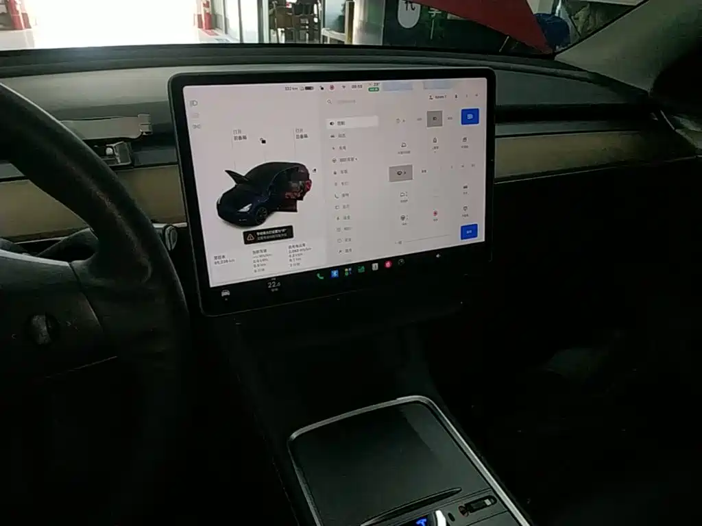 Tesla Model Y — миниатюра 13