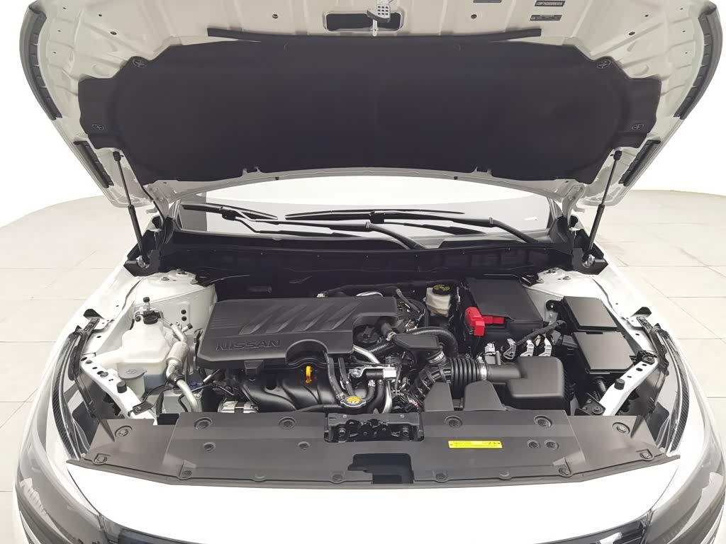 Nissan Teana 2.0 л 2026 г. Белый, пробег 4800 км