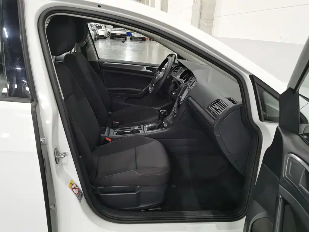 Volkswagen Golf — миниатюра 23