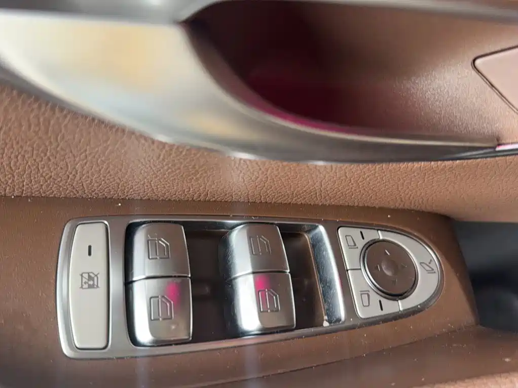 Mercedes-Benz E-Class (Import) — миниатюра 21