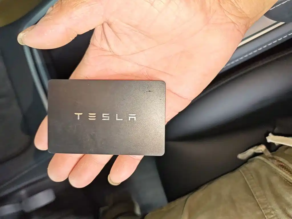 Tesla Model Y — миниатюра 9