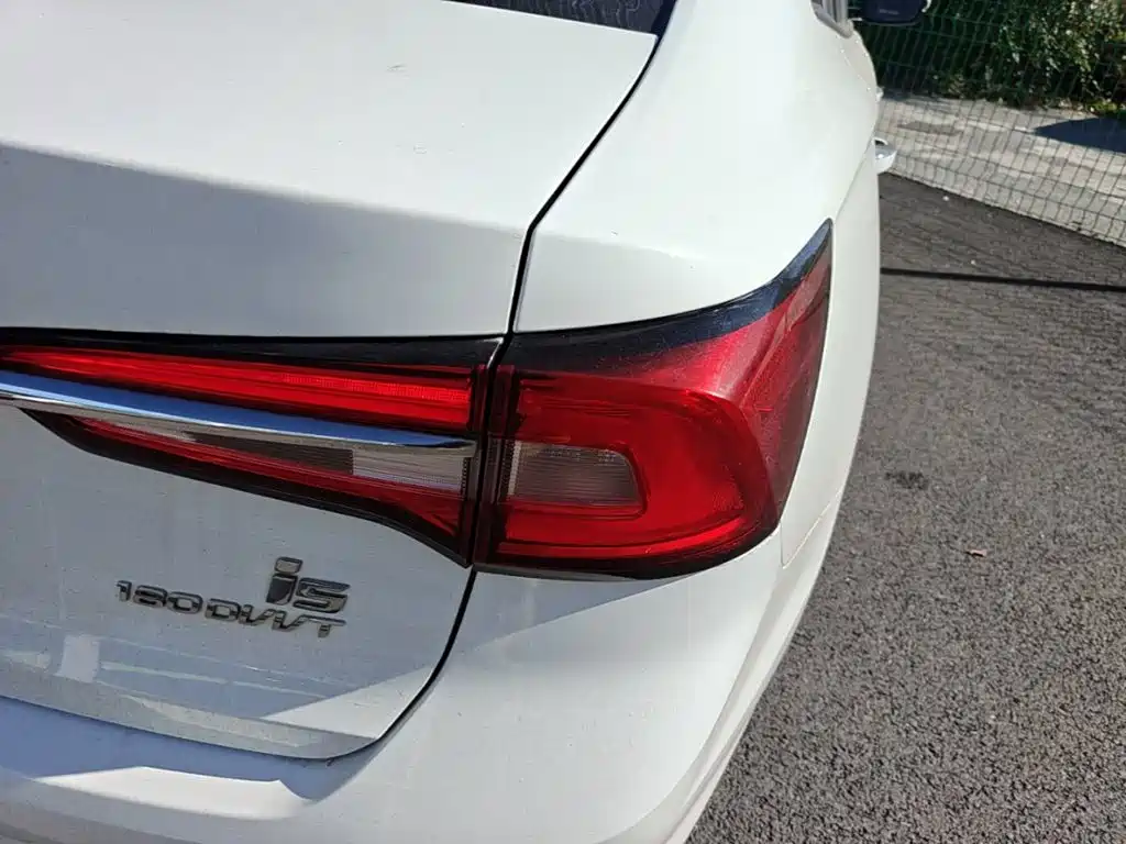 Roewe i5 — миниатюра 8