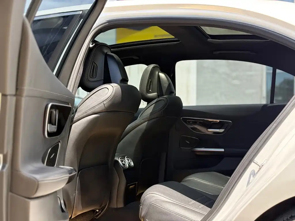 Mercedes-Benz C-Class — миниатюра 10