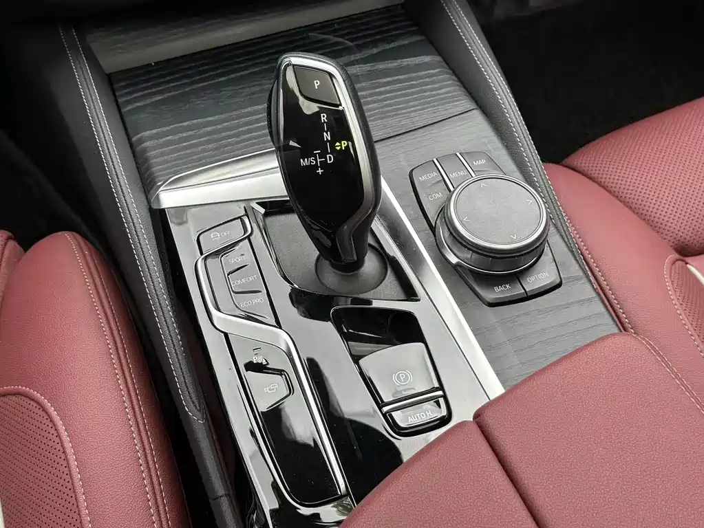 BMW 5 Series — миниатюра 16