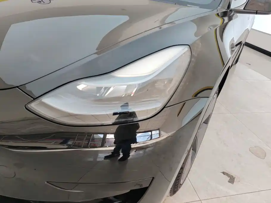 Tesla Model 3 — миниатюра 5