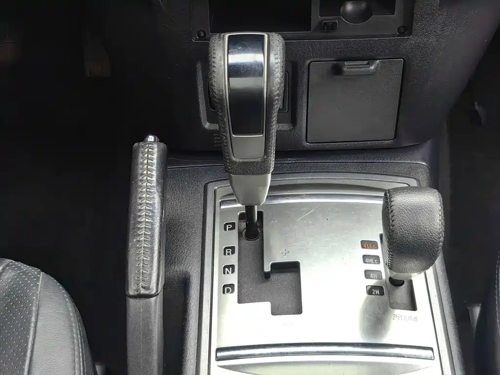 Mitsubishi Pajero (Import) — миниатюра 13