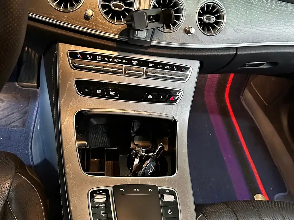 Mercedes-Benz E-Class — миниатюра 11