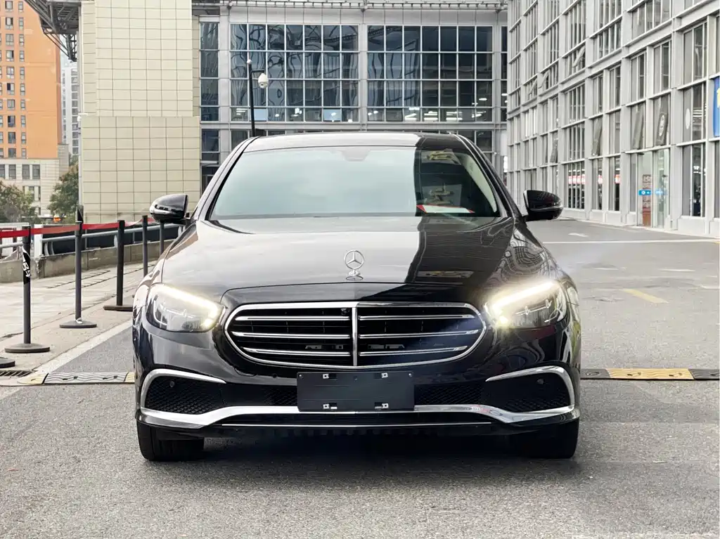 Mercedes-Benz E-Class — миниатюра 2