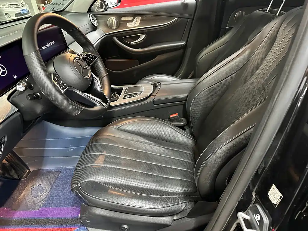 Mercedes-Benz E-Class — миниатюра 8