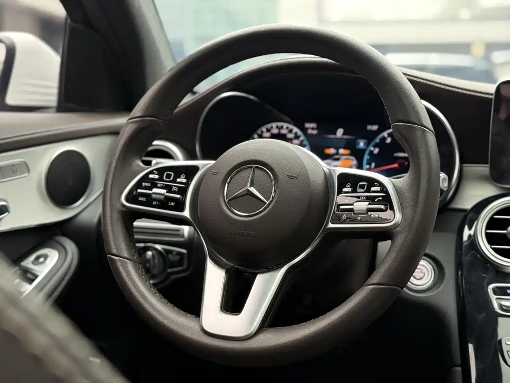 MERCEDES-BENZ GLC