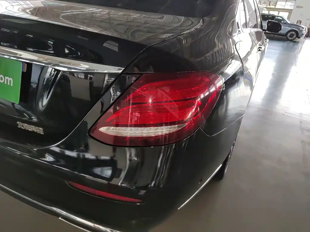Mercedes-Benz E-Class — миниатюра 8