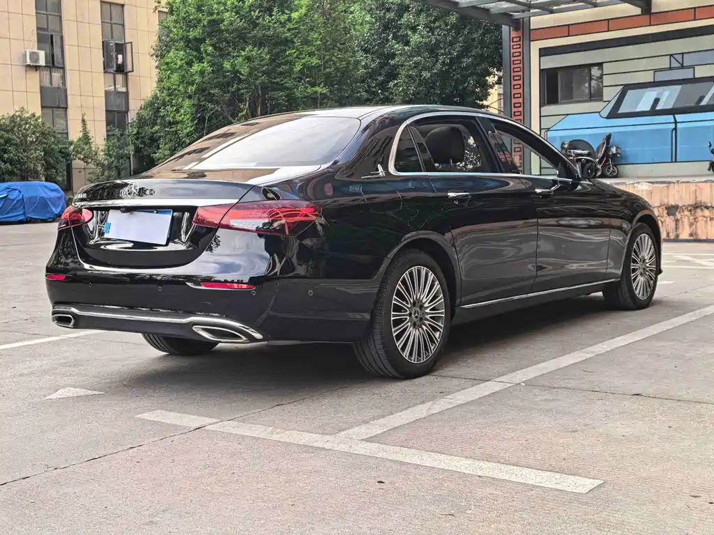 Mercedes-Benz E-Class — миниатюра 7
