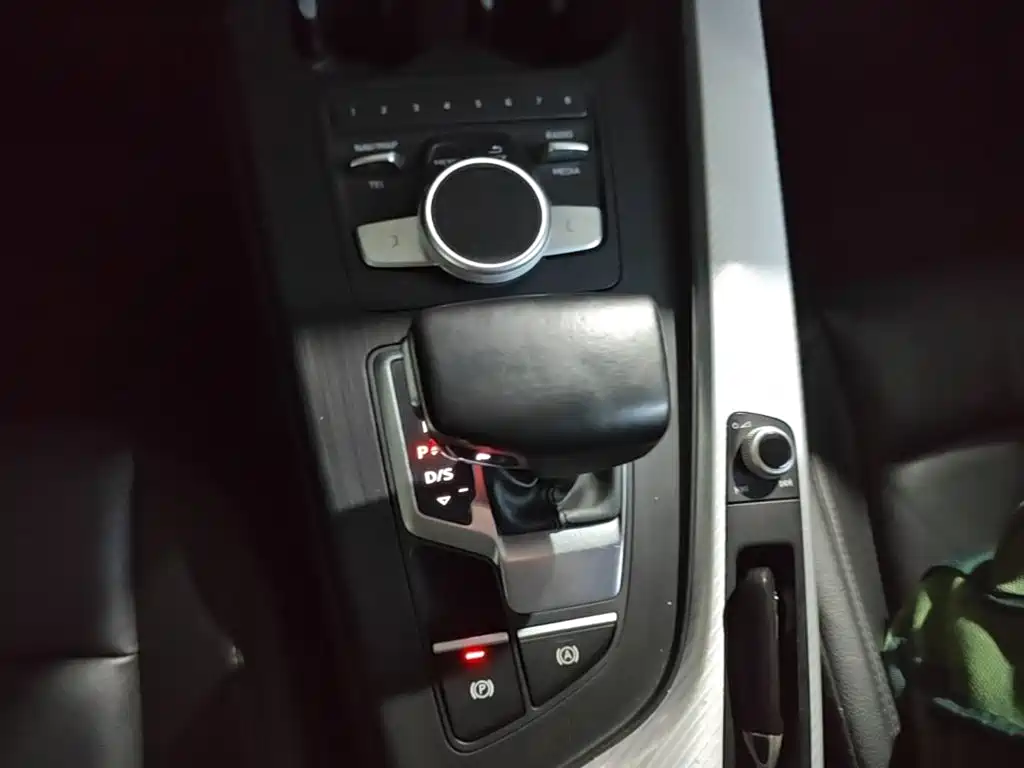 Audi A4L — миниатюра 14