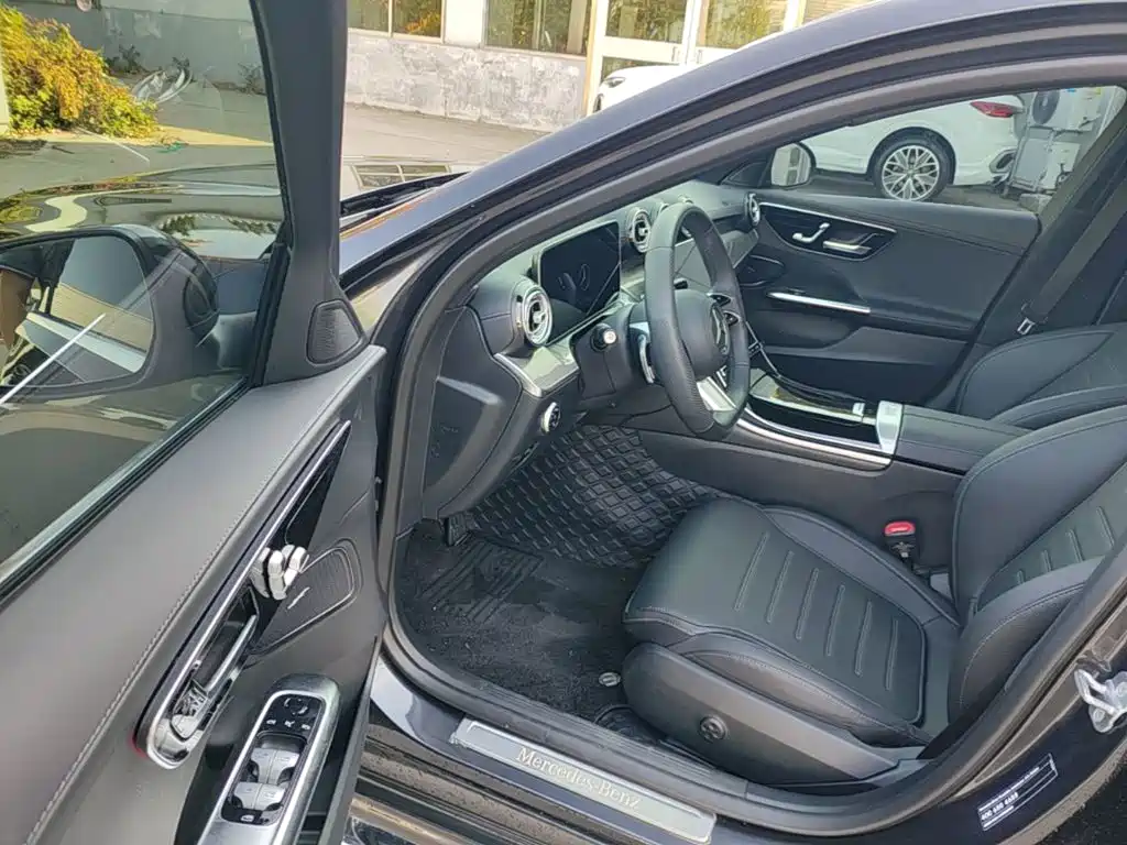 Mercedes-Benz C-Class — миниатюра 16