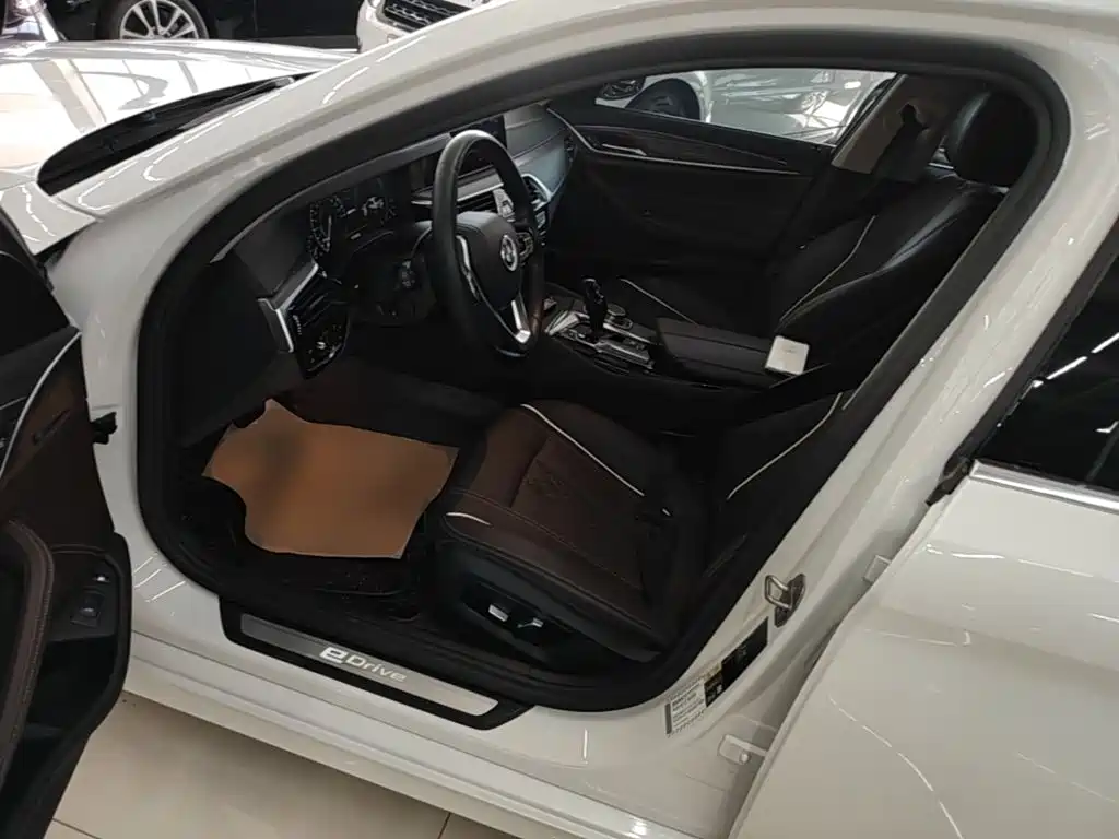 BMW 5 Series New Energy — миниатюра 15