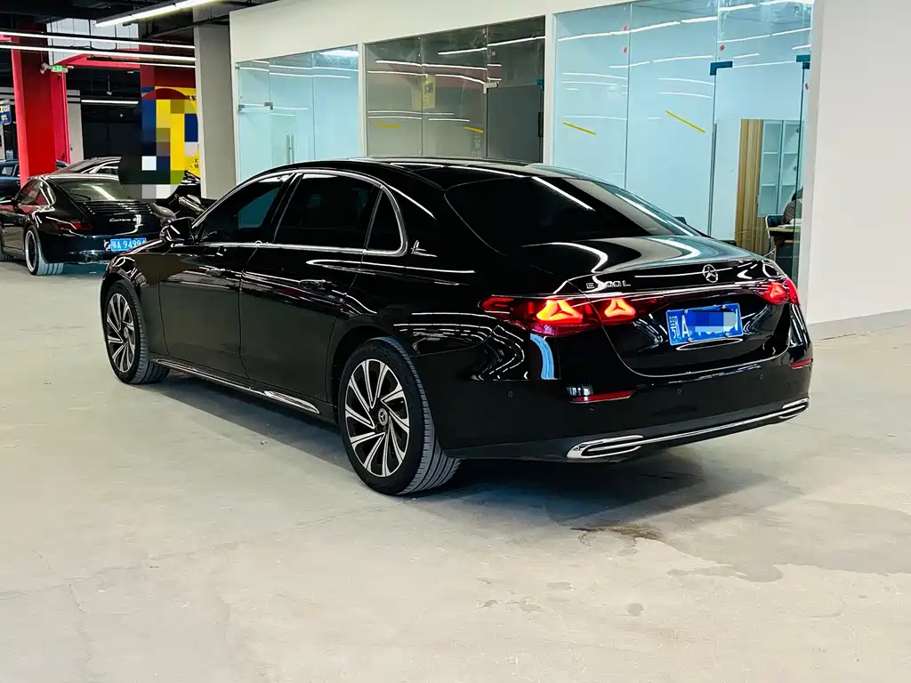 Mercedes-Benz E-Class — миниатюра 4