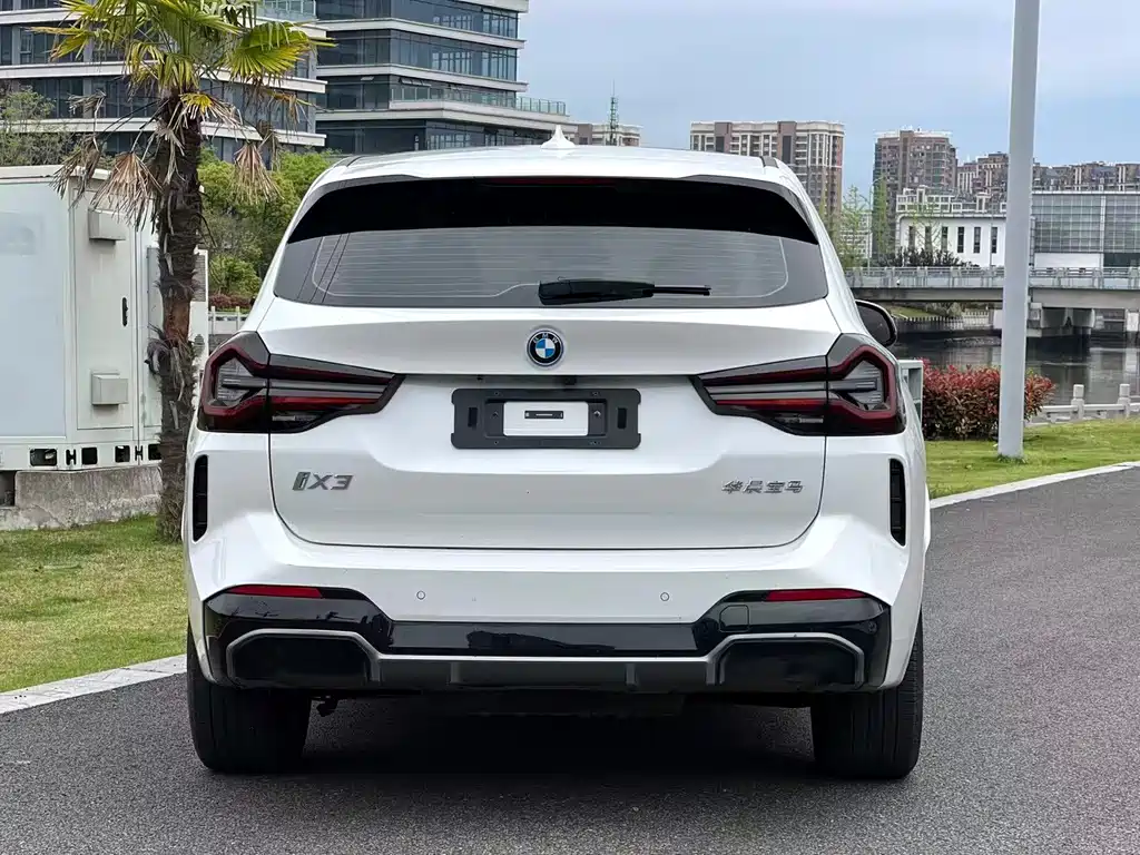 BMW iX3 — миниатюра 8