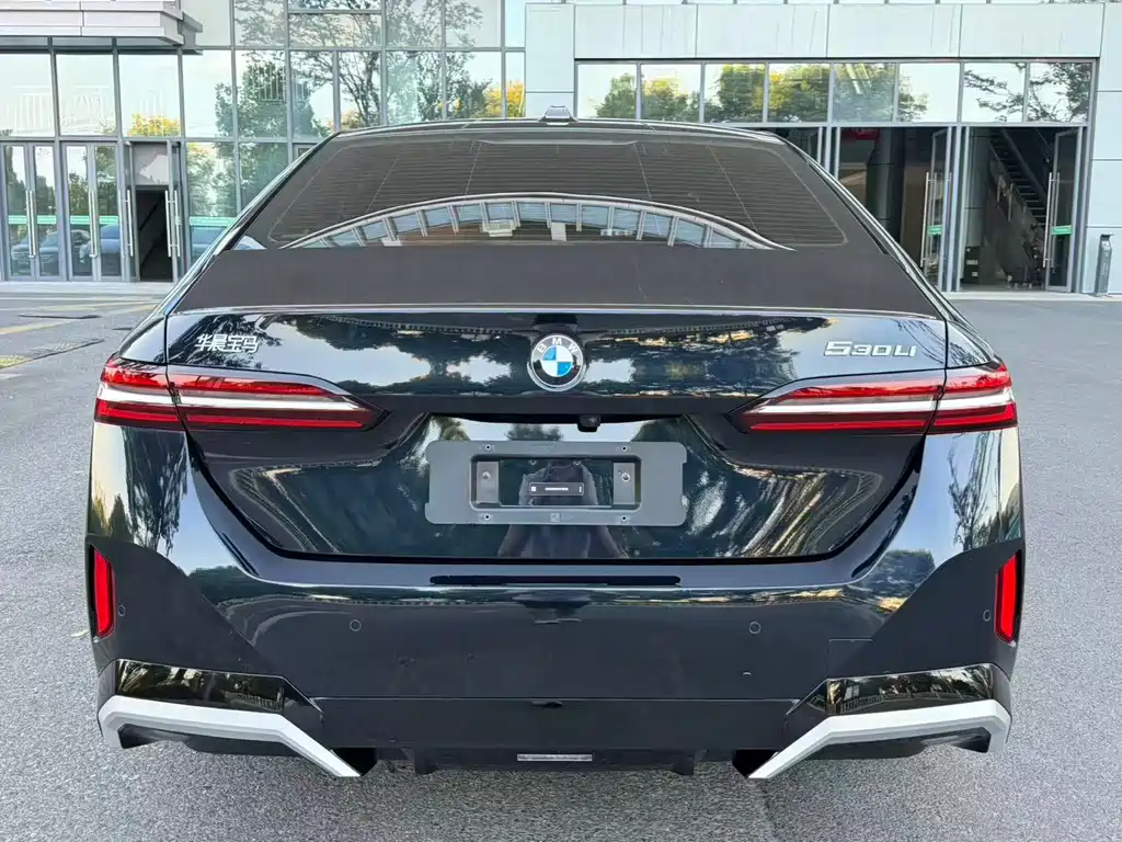 BMW 5 Series — миниатюра 18