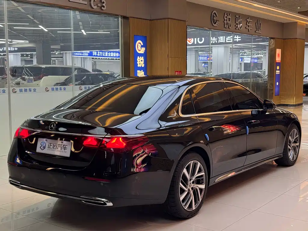 Mercedes-Benz E-Class — миниатюра 5