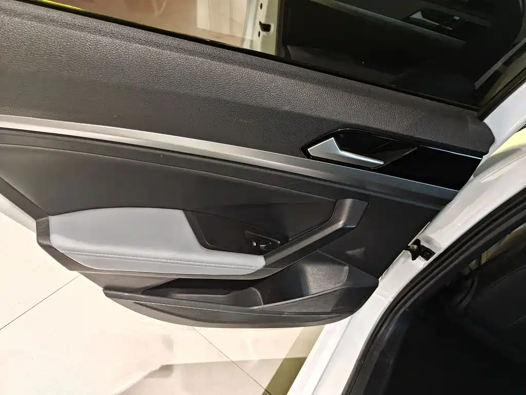 Volkswagen Lavida — миниатюра 8