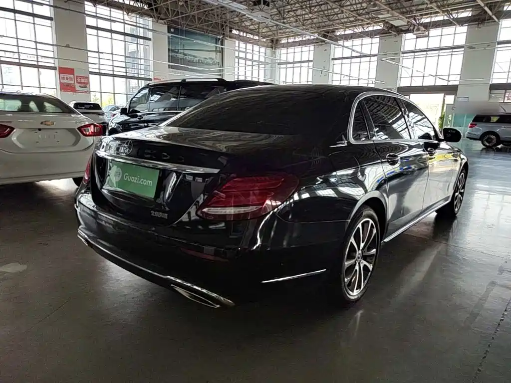 Mercedes-Benz E-Class — миниатюра 7