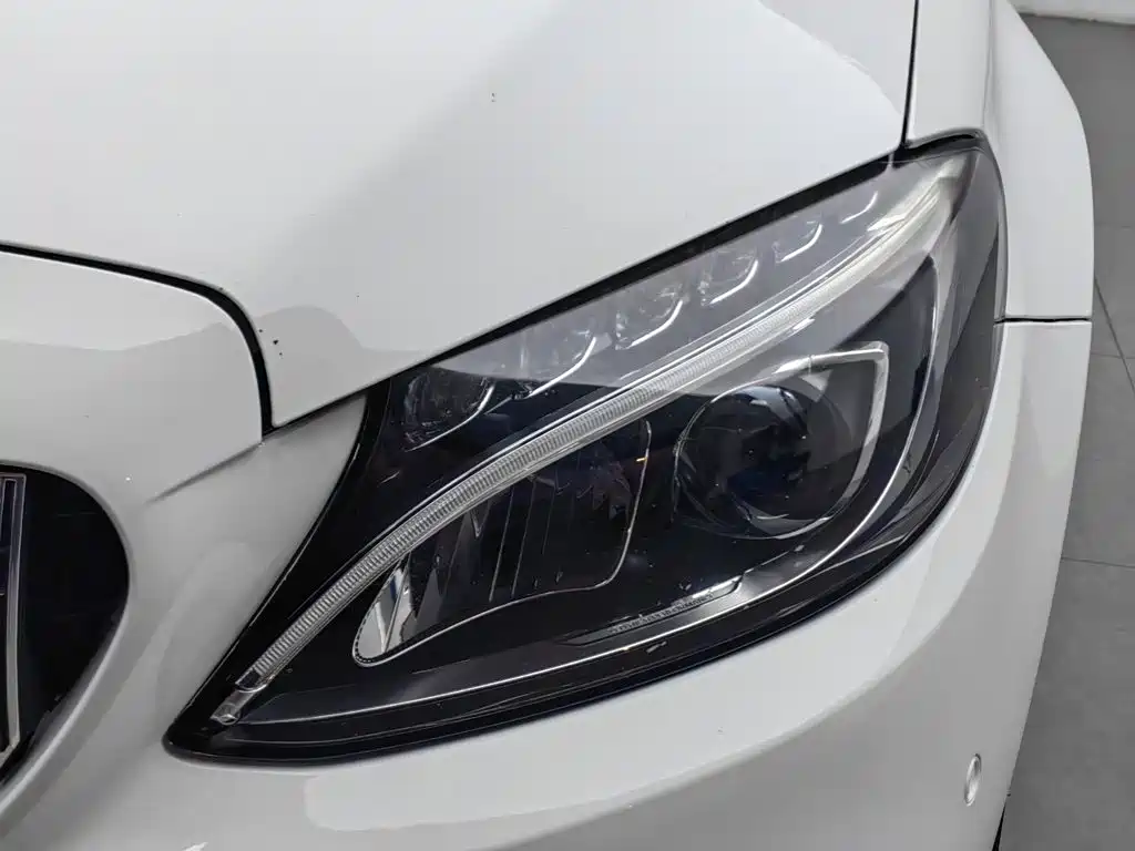 Mercedes-Benz C-Class — миниатюра 7