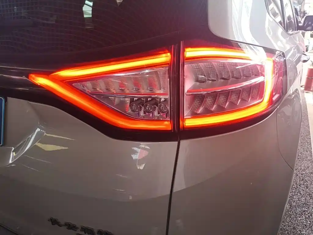 Ford Edge — миниатюра 8